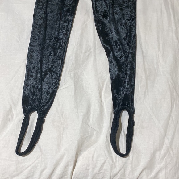 Velour legging with foot straps - Picture 2 of 4